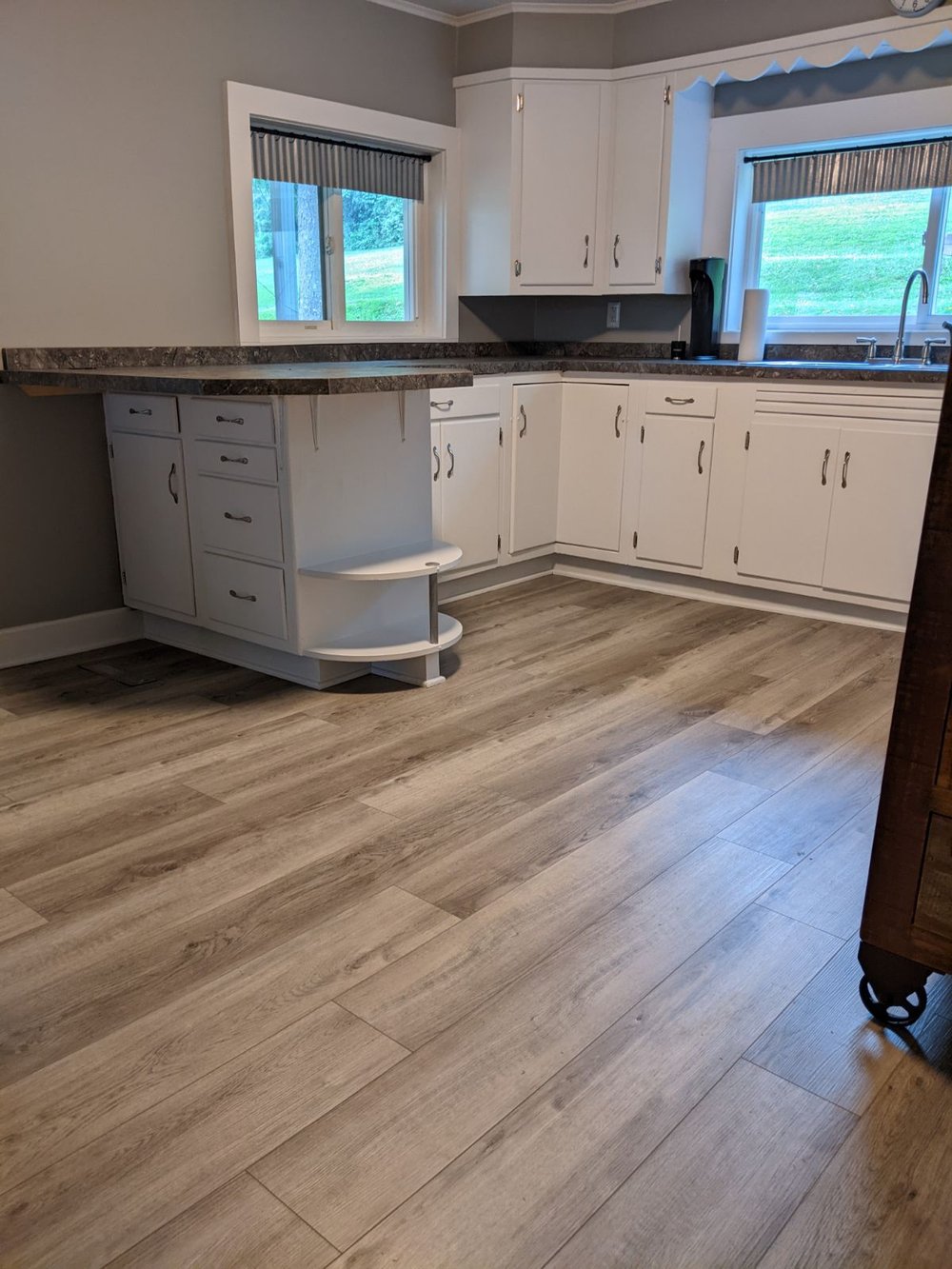 McMillen's Carpet Outlet - Kitchen